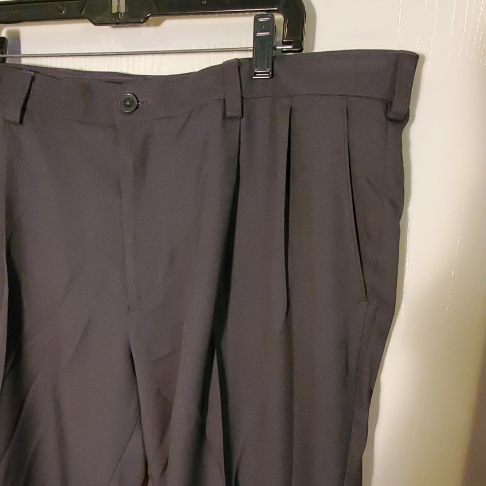 NEW Men's Van Heusen dress pants 40x30